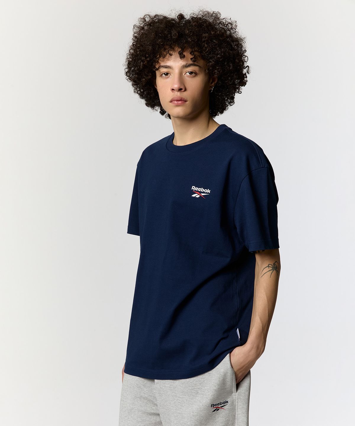 리복(REEBOK) 아카이브 티셔츠 - 네이비