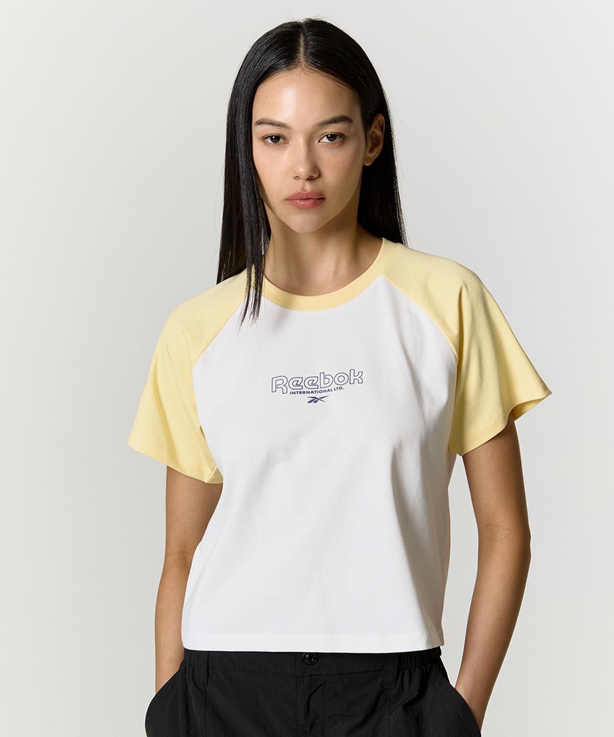 리복(REEBOK) 프린트 래글런 티셔츠 (W) - 버터