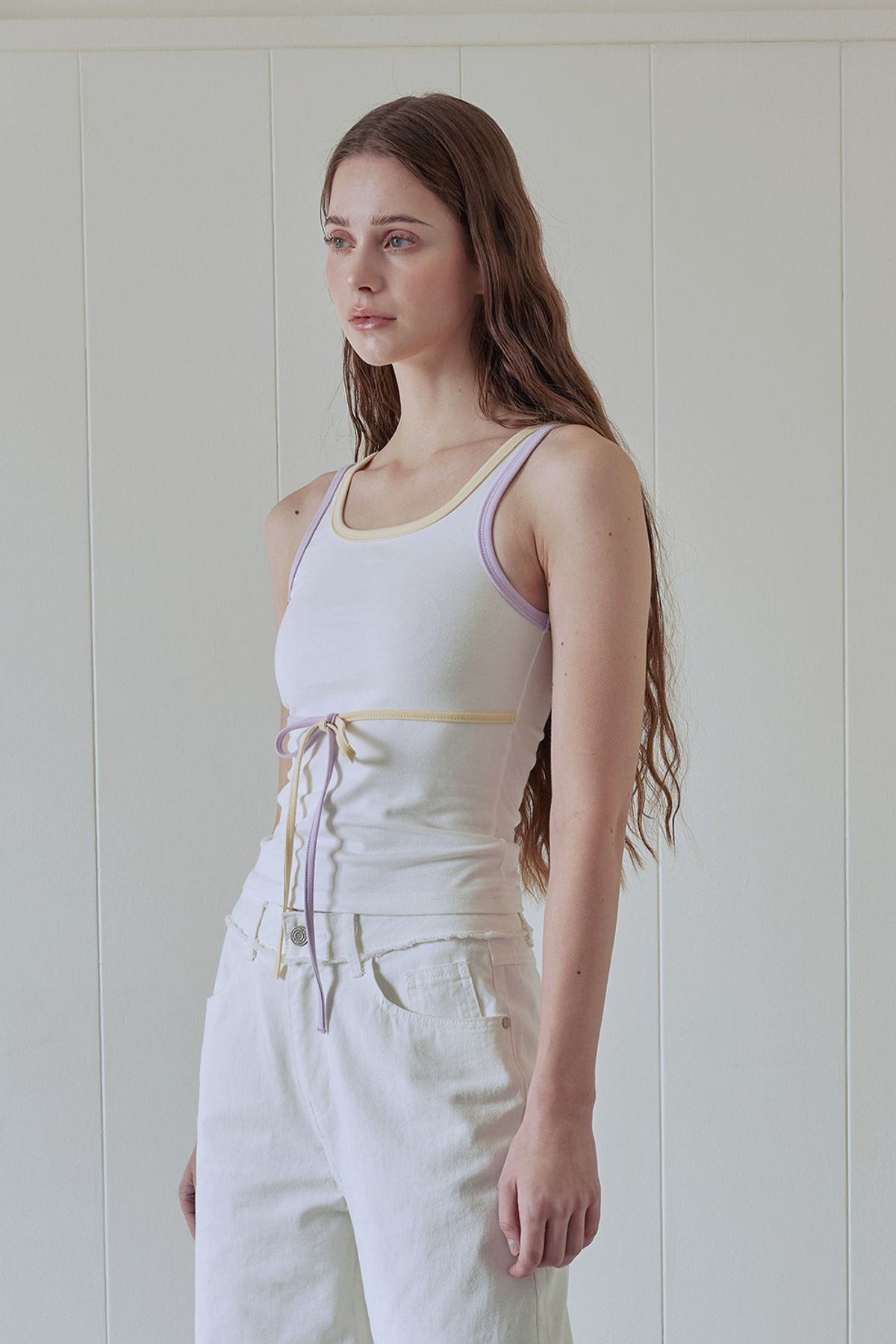 애프터아워즈(AFTERHOURS) COLOR BLOCKED STRING SLEEVELESS TOP (LIGHT PURPLE)