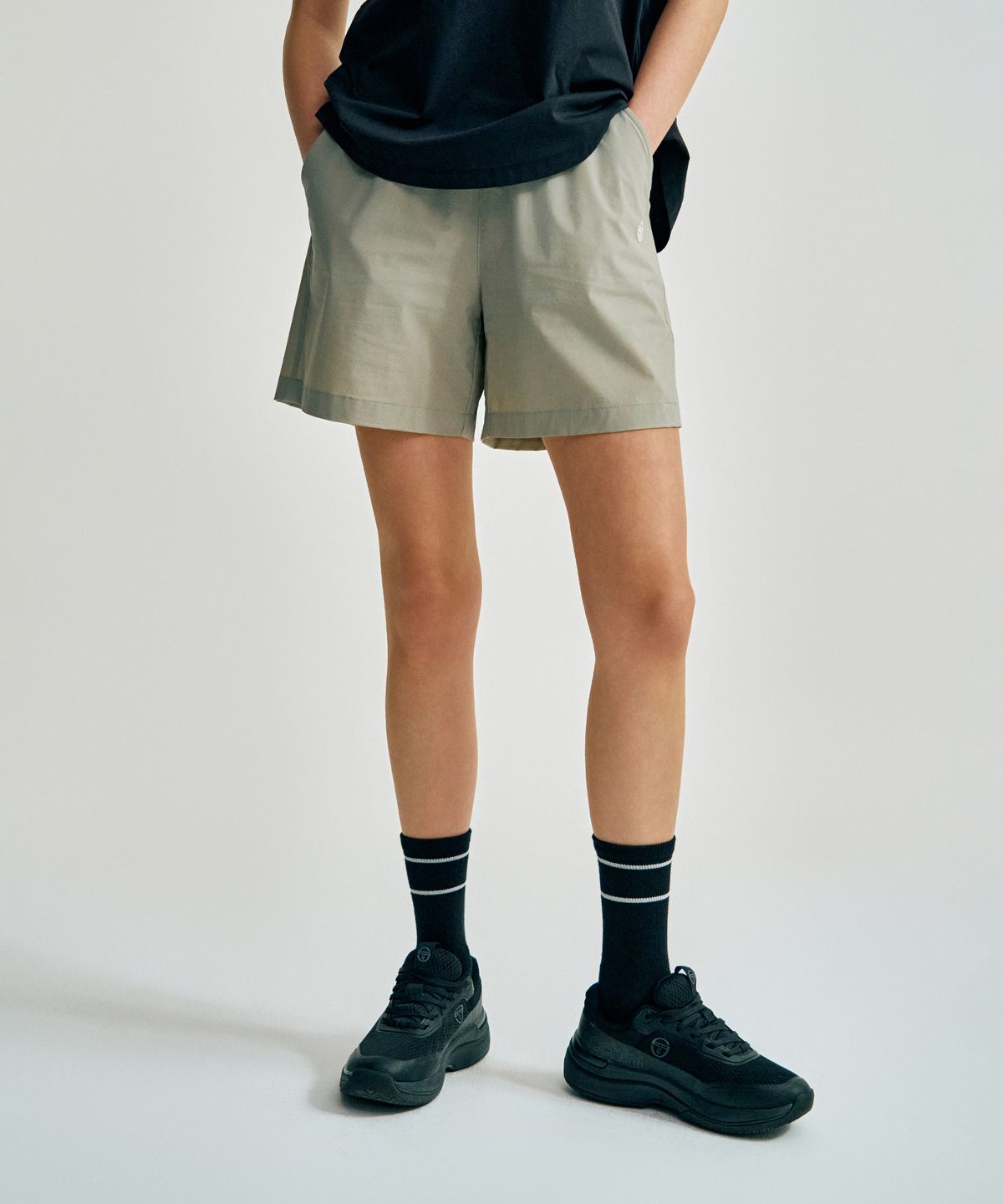 세르지오 타키니(SERGIO TACCHINI) U 컴포트쿨 경량 우븐 7인치 반바지 (L.Khaki)