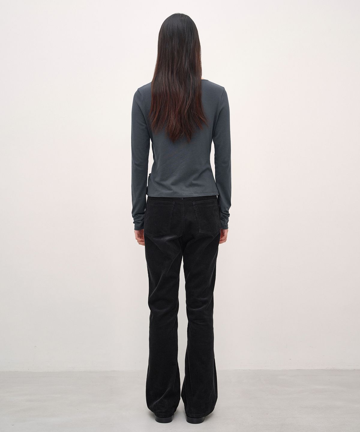 인사일런스 우먼(INSILENCE WOMEN) 드레이핑 보트넥 롱슬리브 CHARCOAL