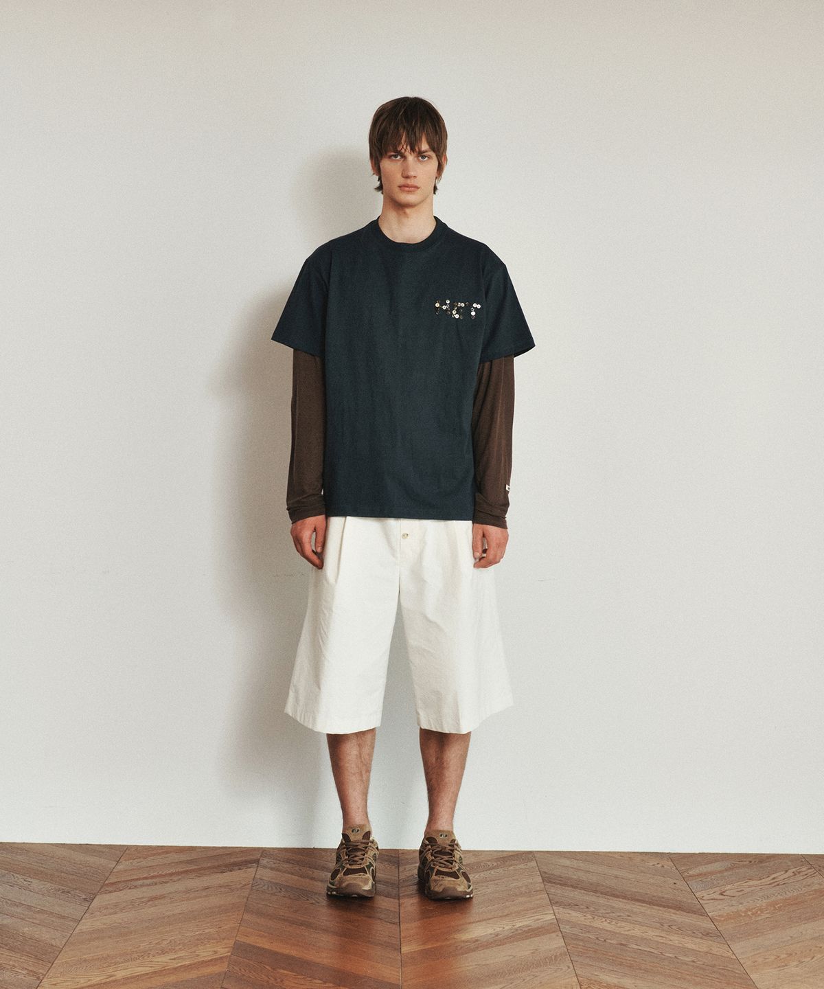 호이테(HEUTE) TURN PEARL BUTTON LOGO T-SHIRT (NAVY)