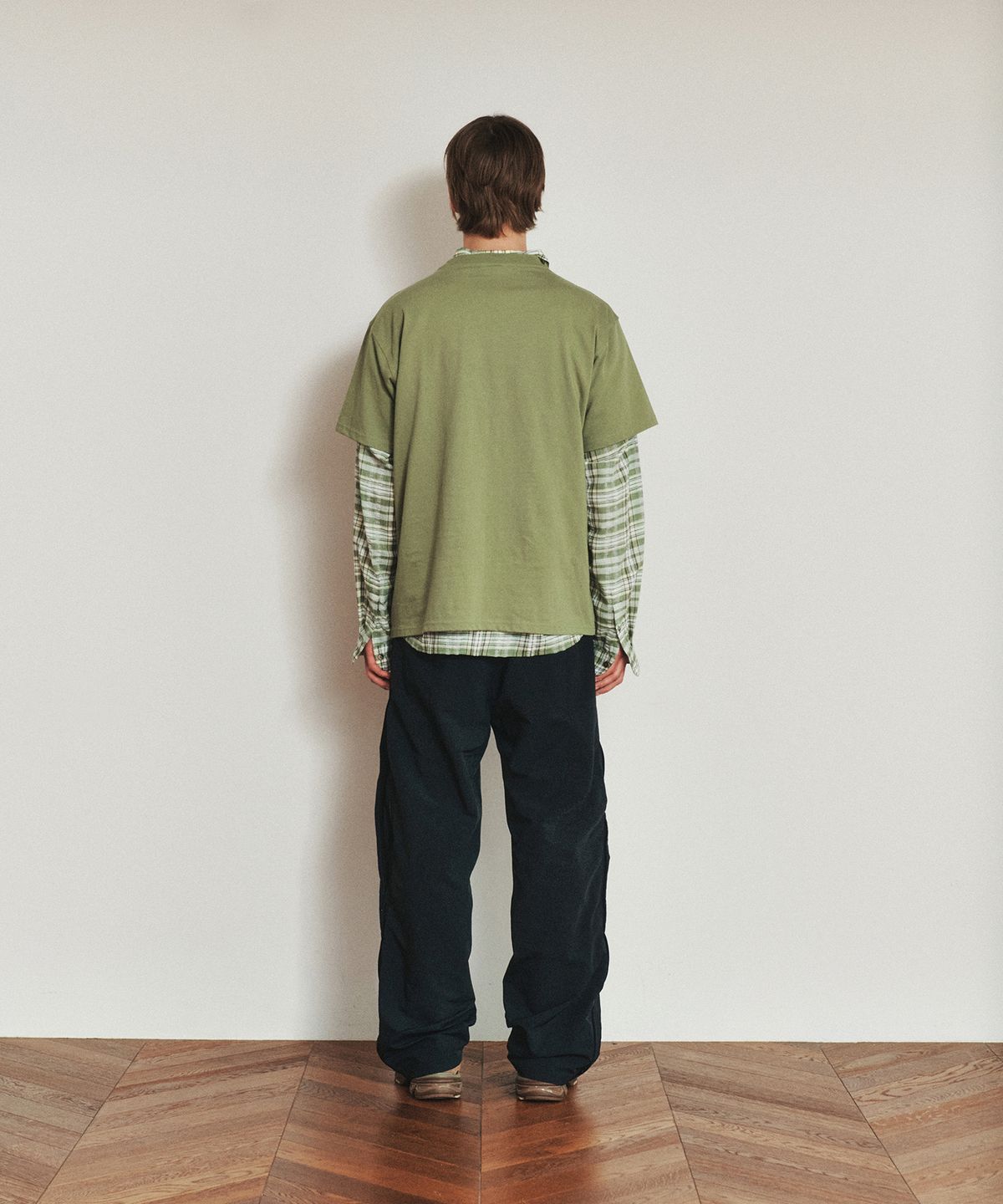 호이테(HEUTE) TURN PEARL BUTTON LOGO T-SHIRT (OLIVE)