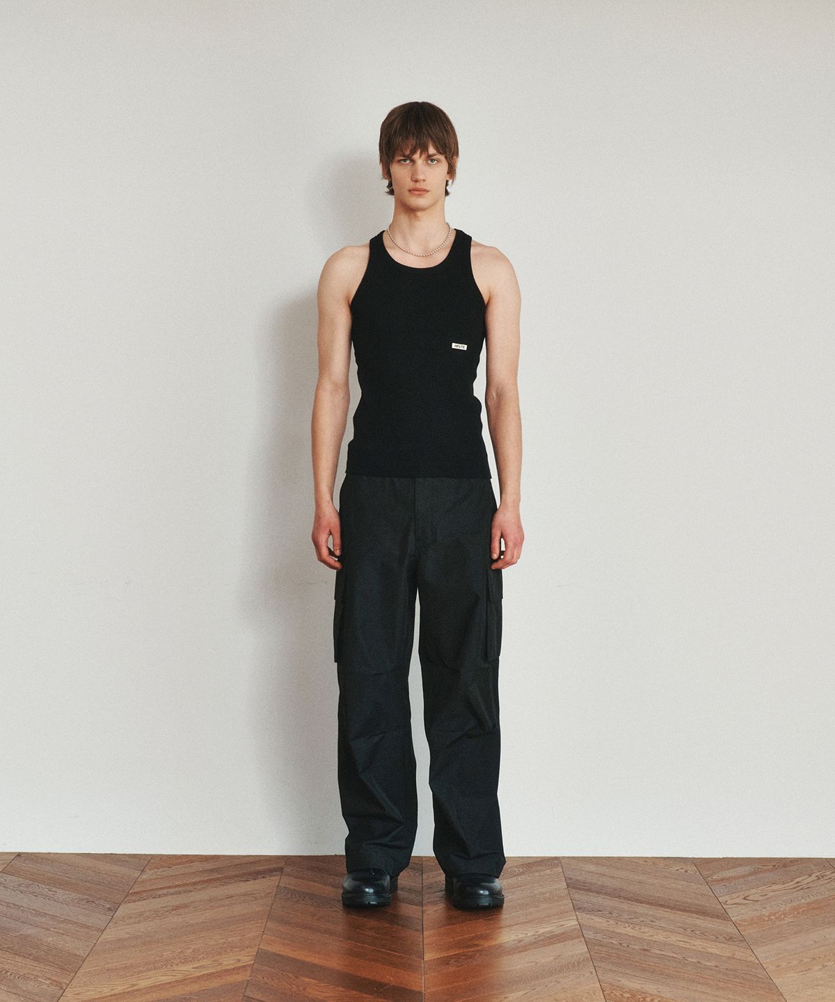 호이테(HEUTE) HET RIBBED SLIM SLEVELESS TOP (BLACK)