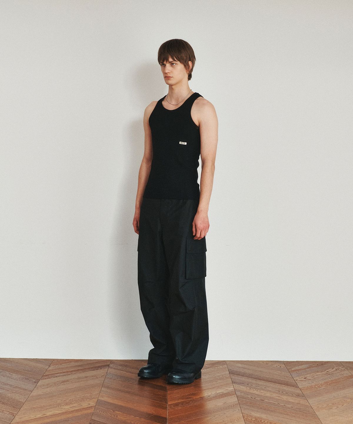 호이테(HEUTE) HET RIBBED SLIM SLEVELESS TOP (BLACK)
