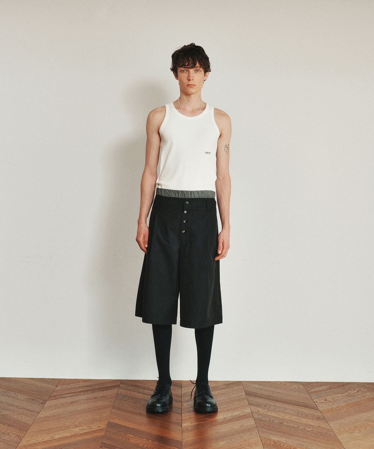 호이테(HEUTE) HET RIBBED SLIM SLEVELESS TOP (OFF WHITE)