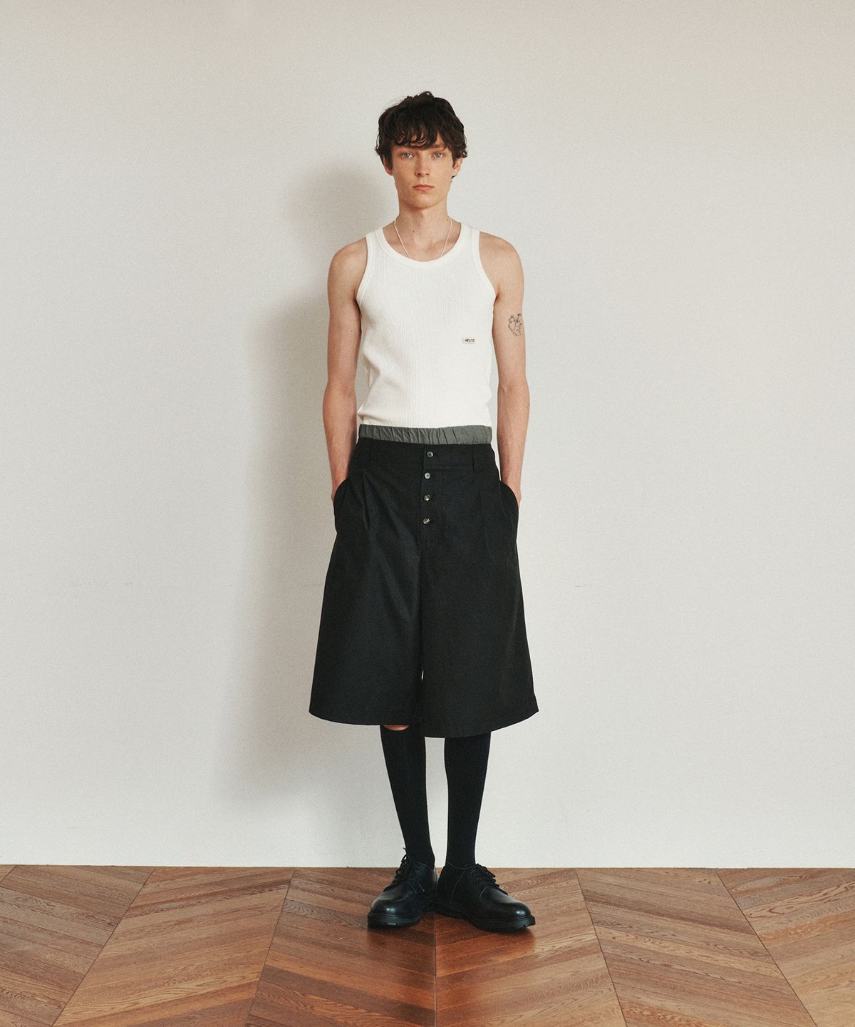 호이테(HEUTE) HET RIBBED SLIM SLEVELESS TOP (OFF WHITE)
