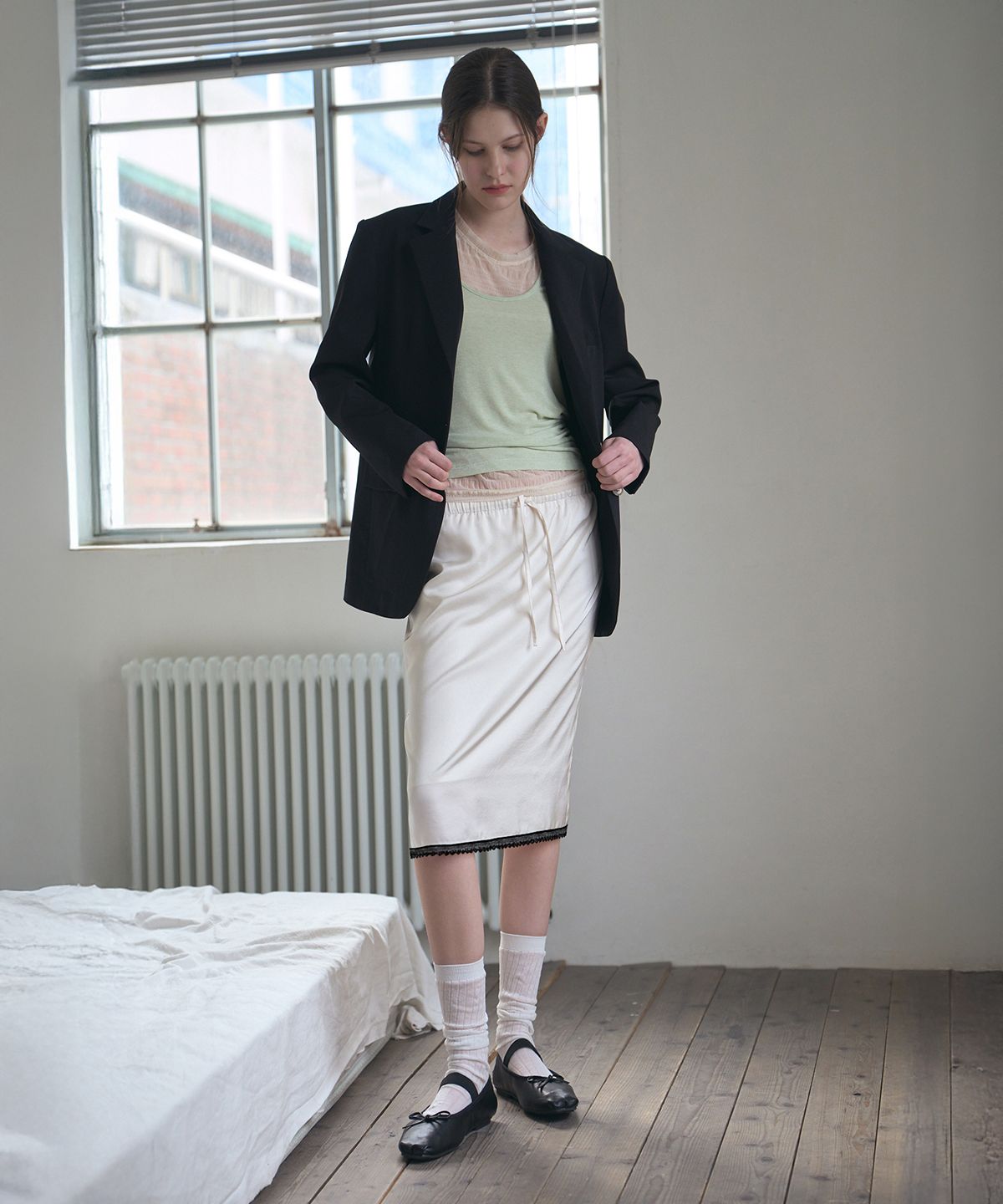 로브로브(LOVLOV) SATIN  LACE TRIM SKIRT