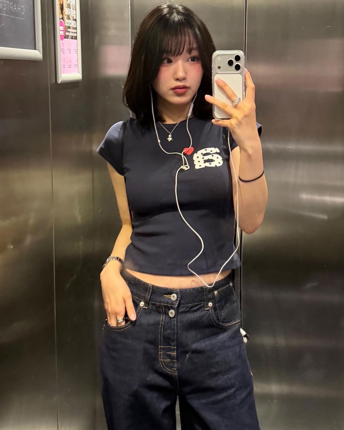 에이이에이이(AEAE) DOT SMALL LETTER TEE [NAVY]