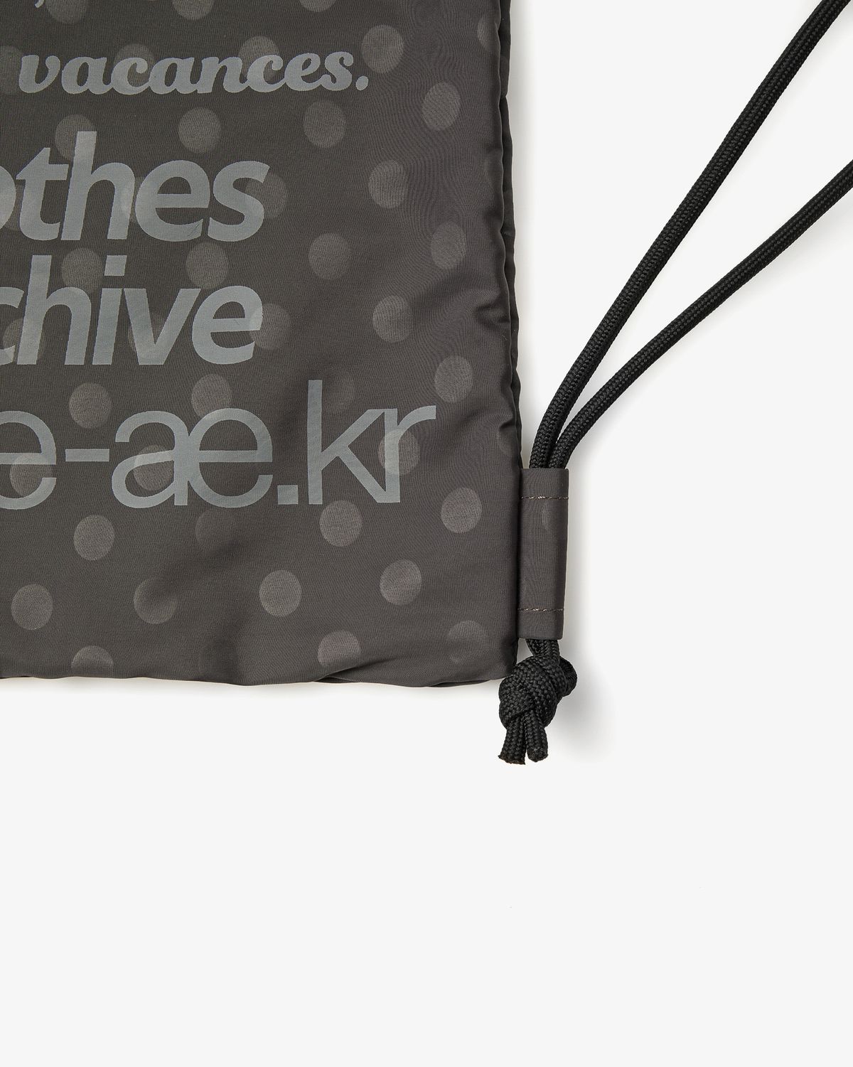에이이에이이(AEAE) WEB LOGO DOT GYM SACK [GREY]