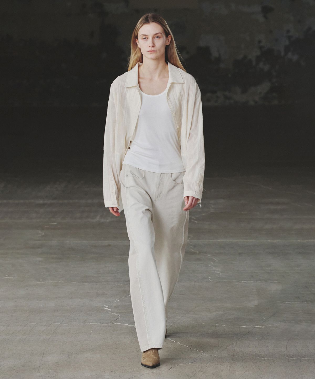 인사일런스 우먼(INSILENCE WOMEN) 톤온톤 세미 커브드 데님 BEIGE