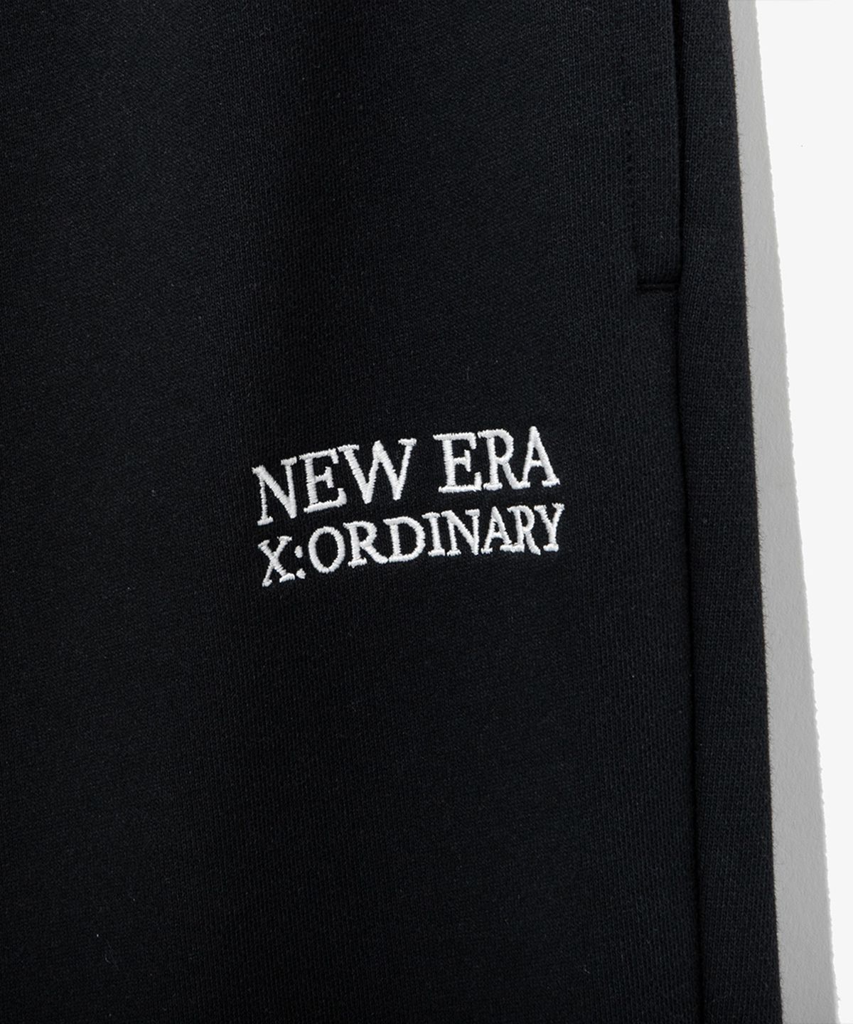 뉴에라(NEW ERA) AP NEW ERA × XORDINARY JOGGER FP51 BLK
