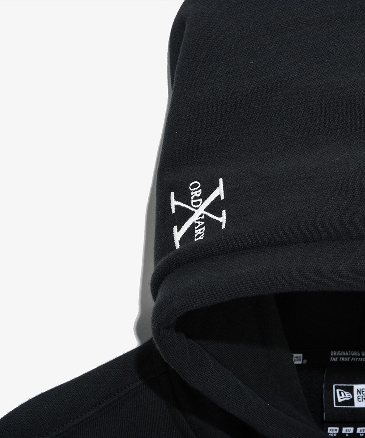 뉴에라(NEW ERA) AP NEW ERA × XORDINARY HOODIE HD51 BLK