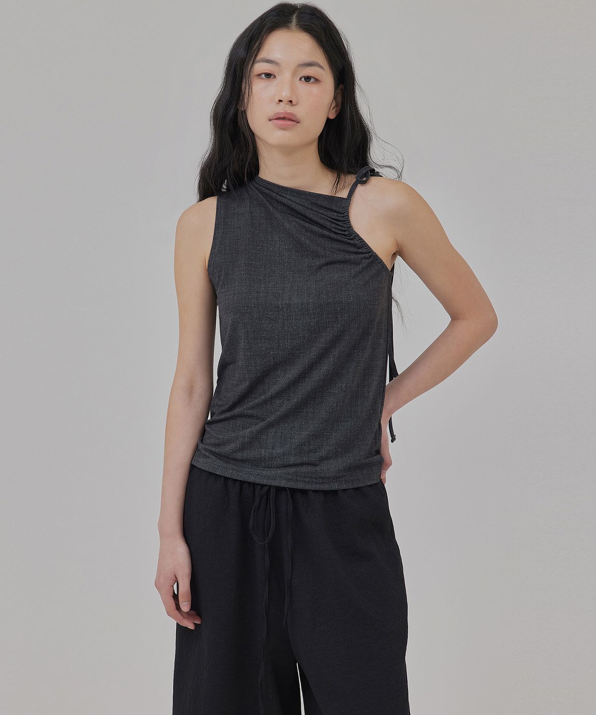 탑걸(TOPGIRL) DENIM-LIKE ARMHOLE ADJUSTABLE TOP_T516TP120