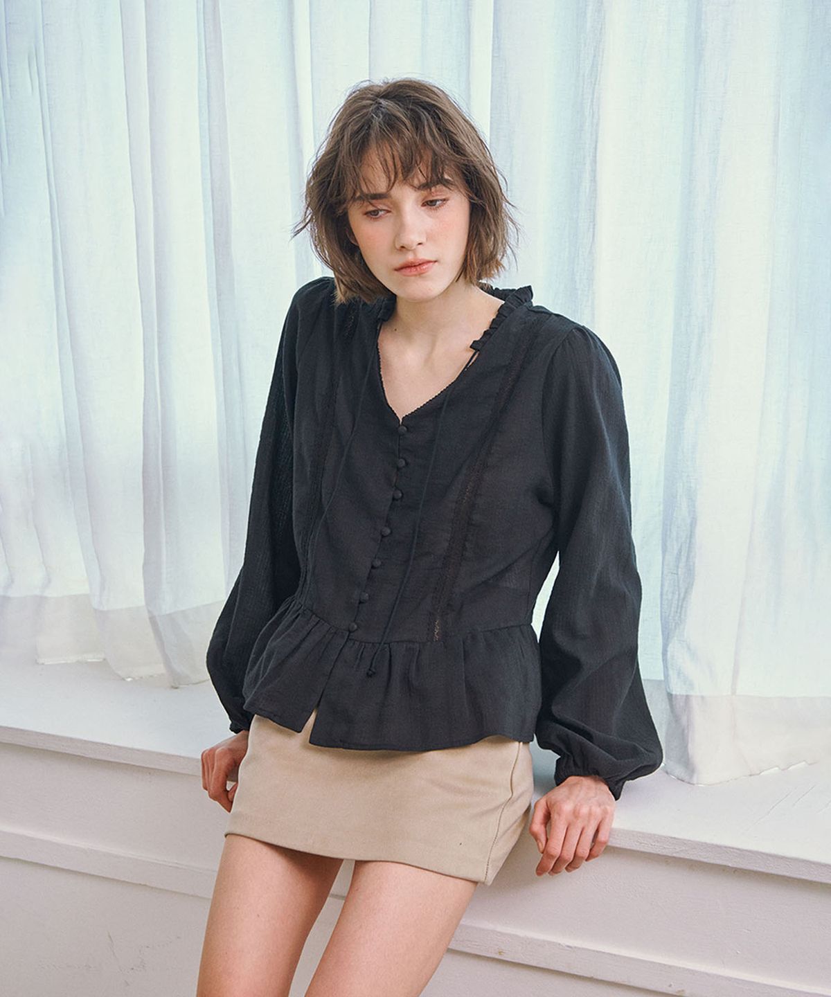 마롯(MARROT) RUFFLE LACE BLOUSE_BLACK