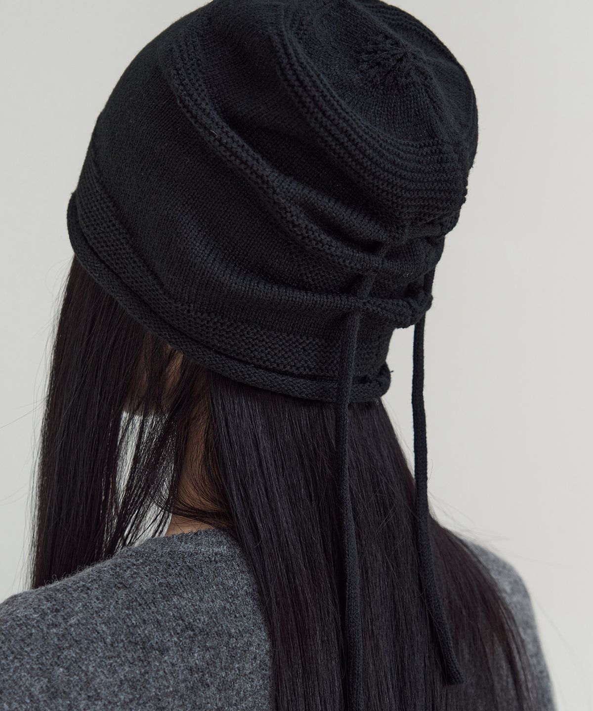 시스에이(SIS A) 콘트라스트 엠보 스트링 비니 [black]