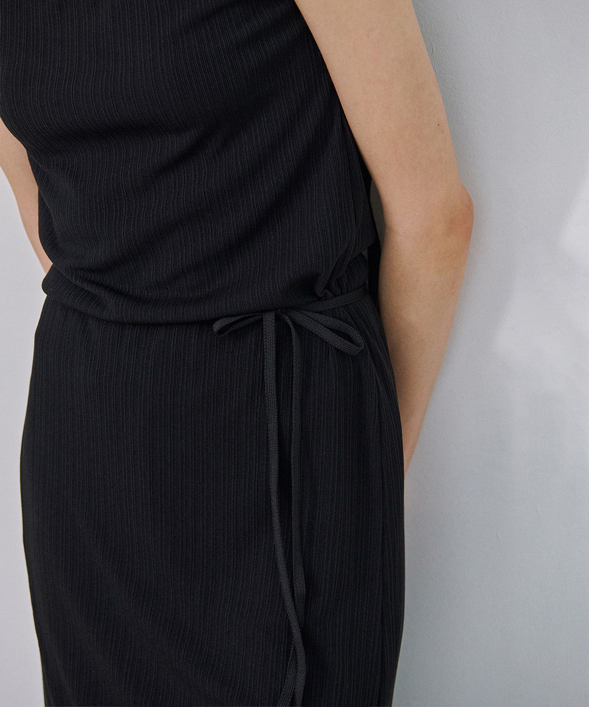 마롯(MARROT) STRING MIDI DRESS_BLACK