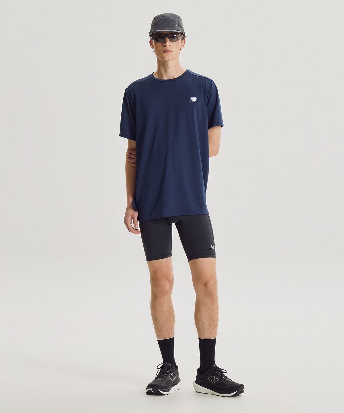 뉴발란스(NEW BALANCE) NBNEG36103 / UNI 스포츠에센셜 반팔티 (NAVY)