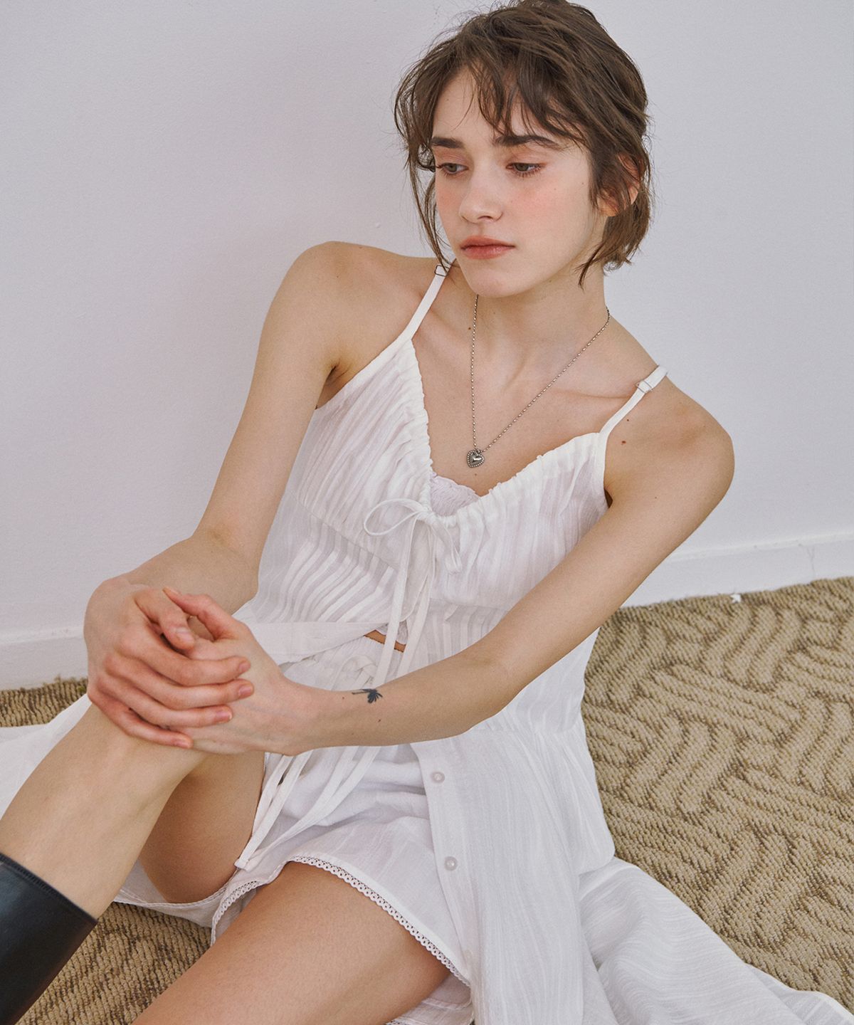 마롯(MARROT) PINTUCK SHIRRING DRESS_IVORY