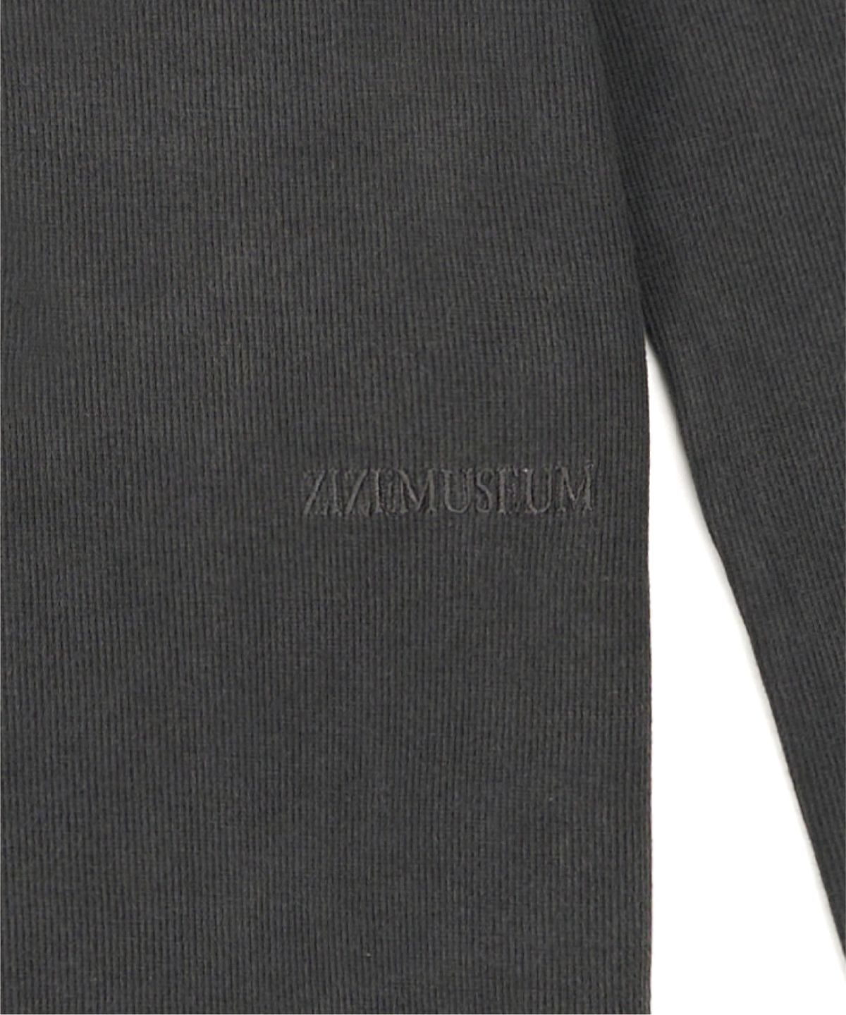 지제뮤지엄(ZIZEMUSEUM) V NECK BUTTON HOODIE (CHARCOAL GRAY)