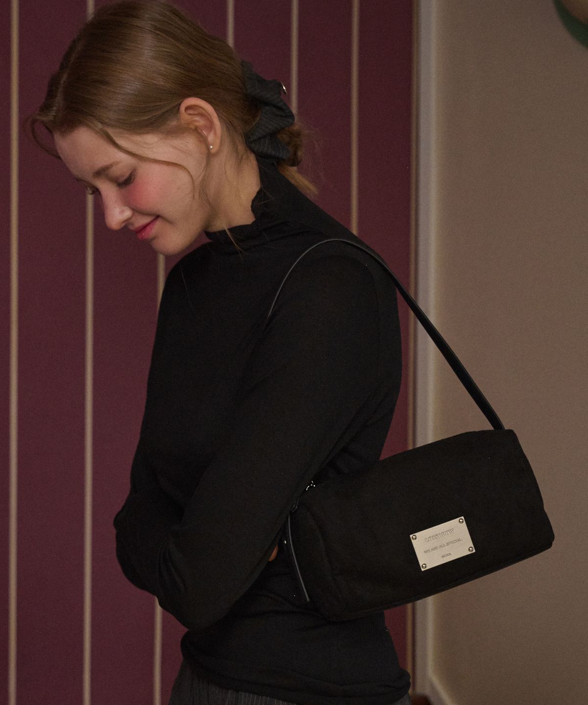 로시로우(LOSSYROW) Square plate Bag Velvety  black