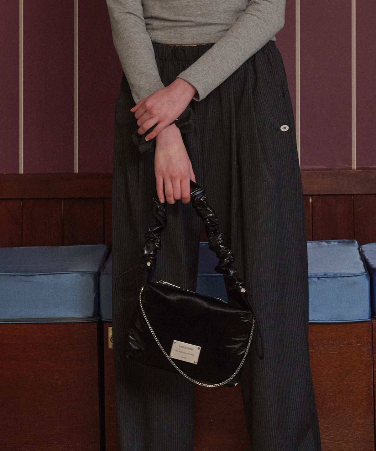 로시로우(LOSSYROW) Glossy Shoulder Bag Black