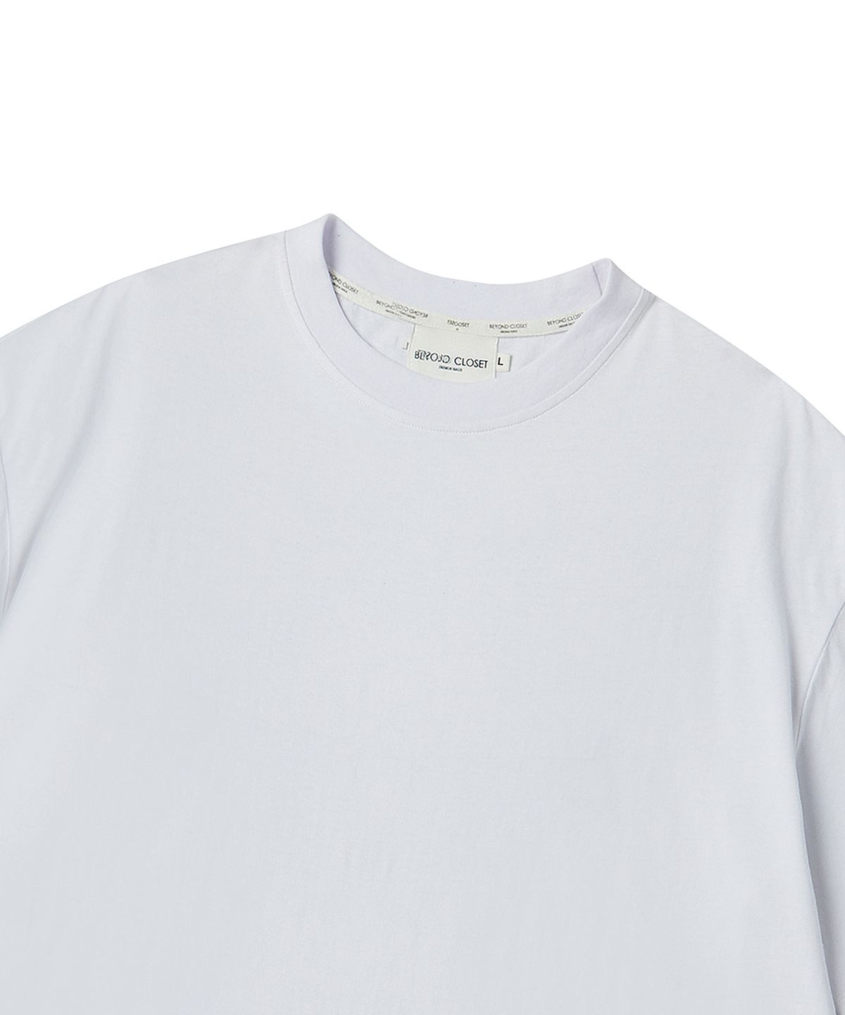 비욘드클로젯(BEYOND CLOSET) 노맨틱 스몰 로고 베이직 반팔 티셔츠 화이트