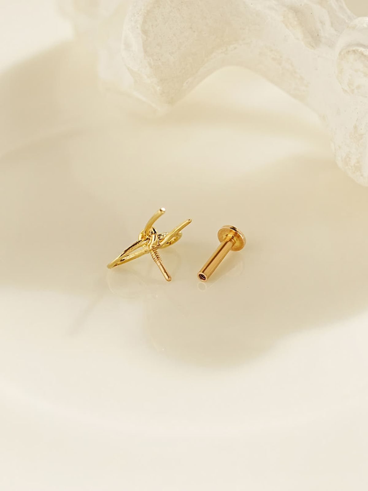 미니멀피어싱(MINIMALPIERCING) 14K 인터널 매듭 리본 라블렛 피어싱 귀걸이