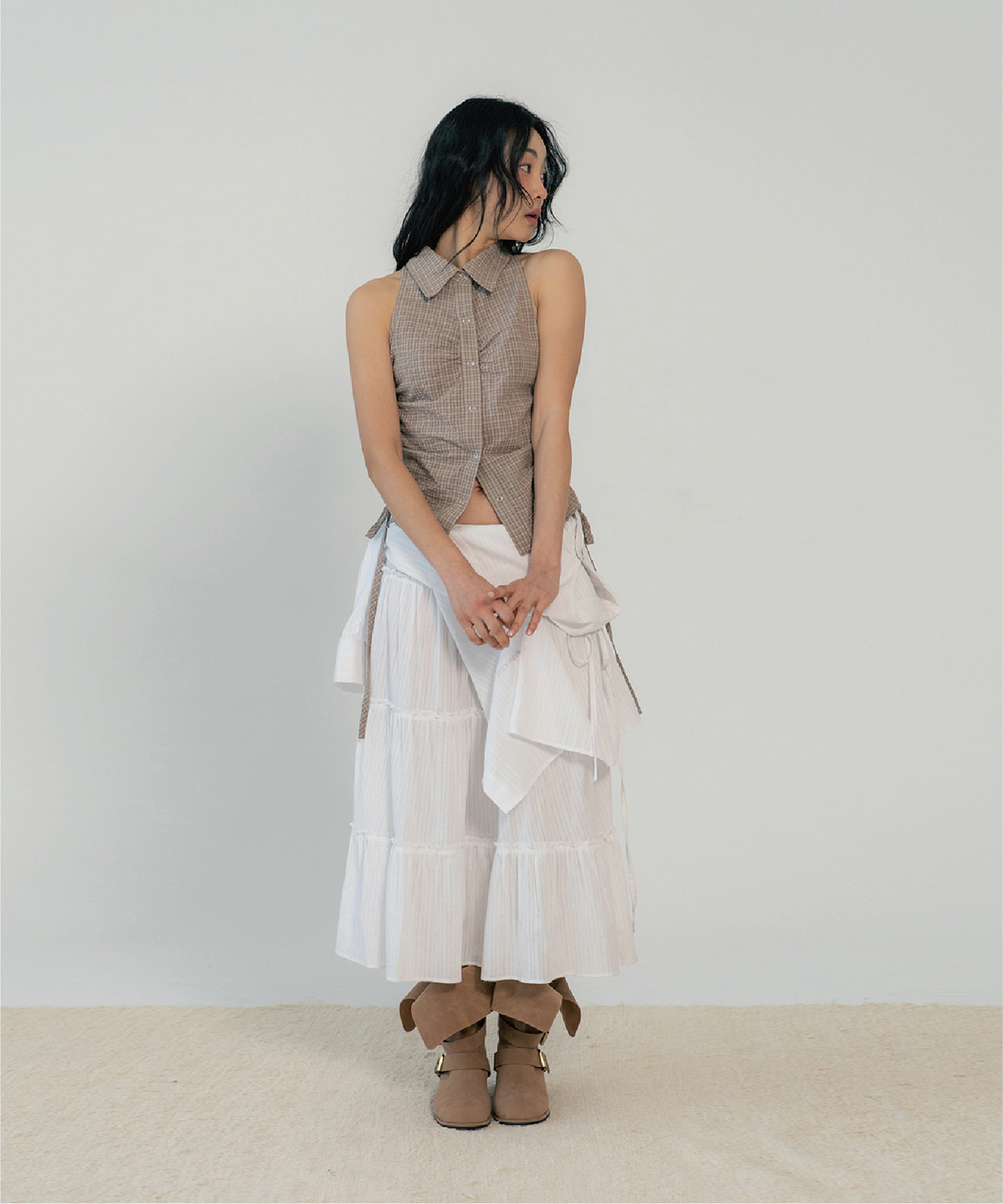지제뮤지엄(ZIZEMUSEUM) SLEEVLESS SHIRRING SHIRTS (BEIGE)