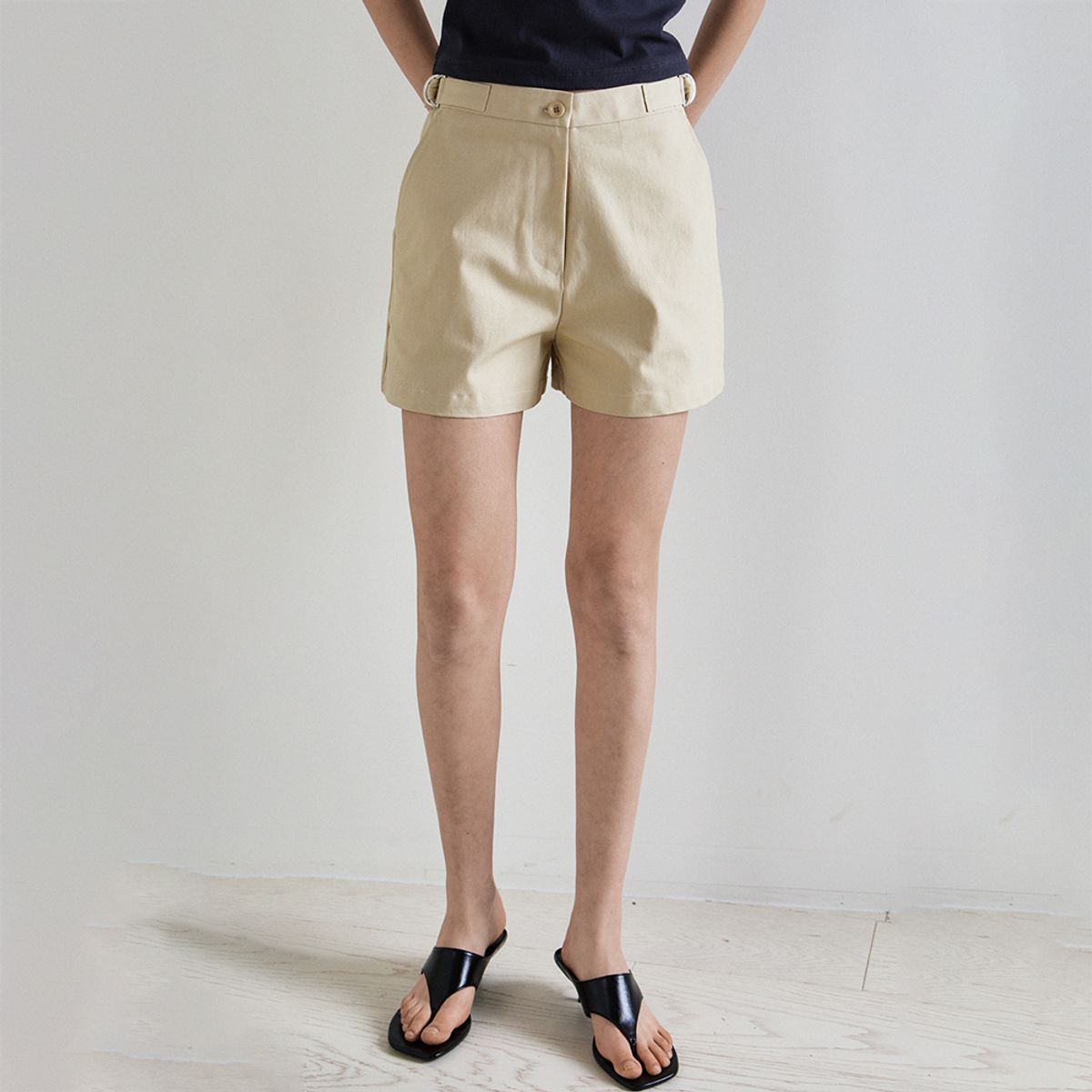 노우드(NOEUD) Buckle shorts pants (Beige)