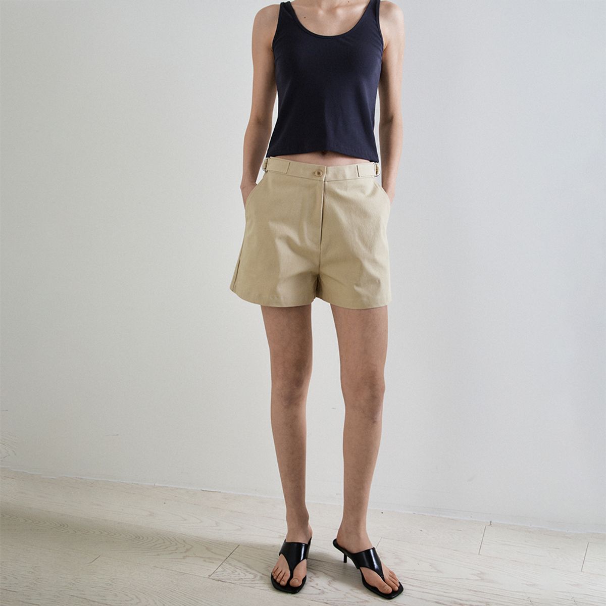 노우드(NOEUD) Buckle shorts pants (Beige)