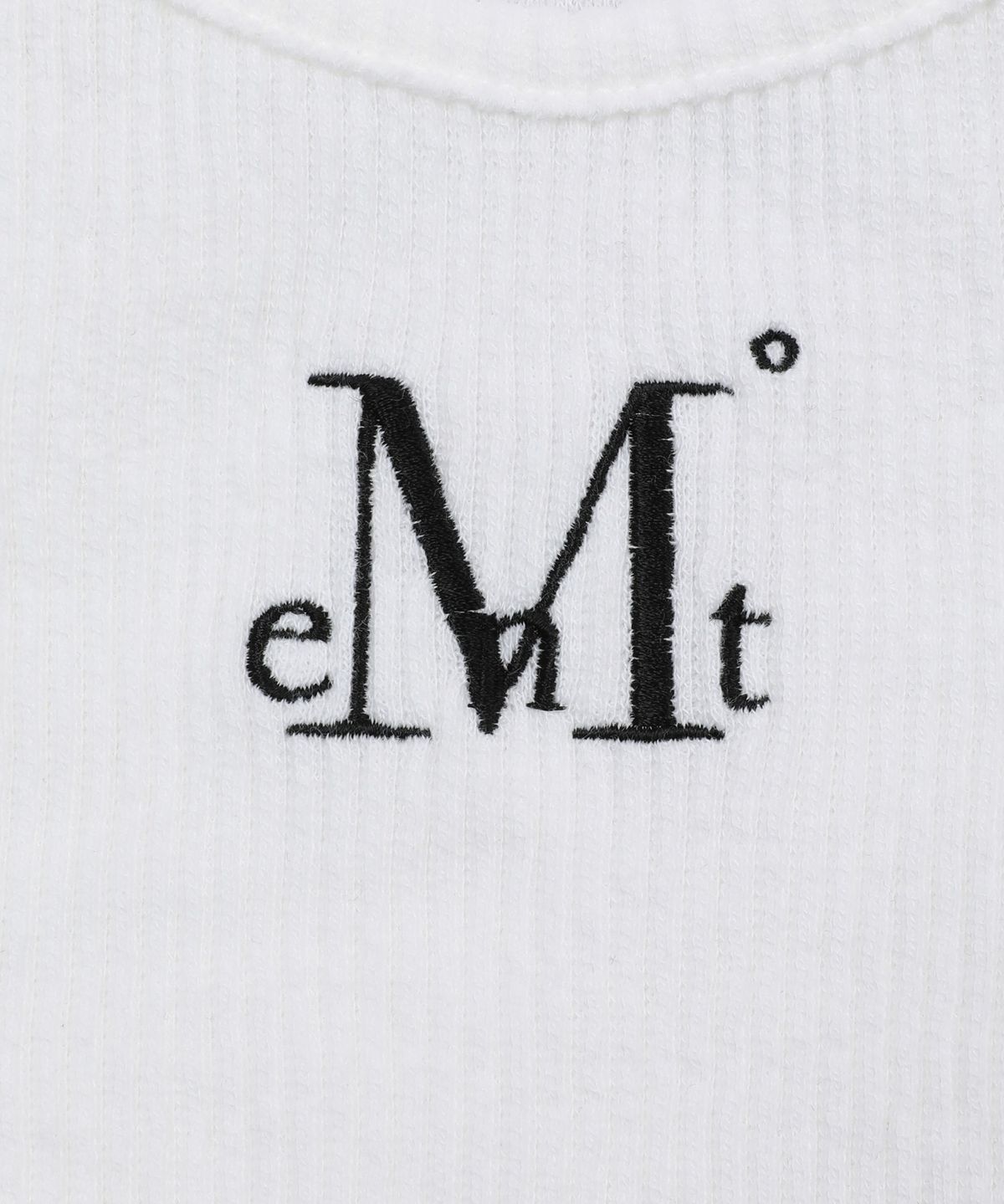 무센트(MUCENT) 앨런 백 디테일 미니 크롭 슬리브리스 나시 (2컬러)