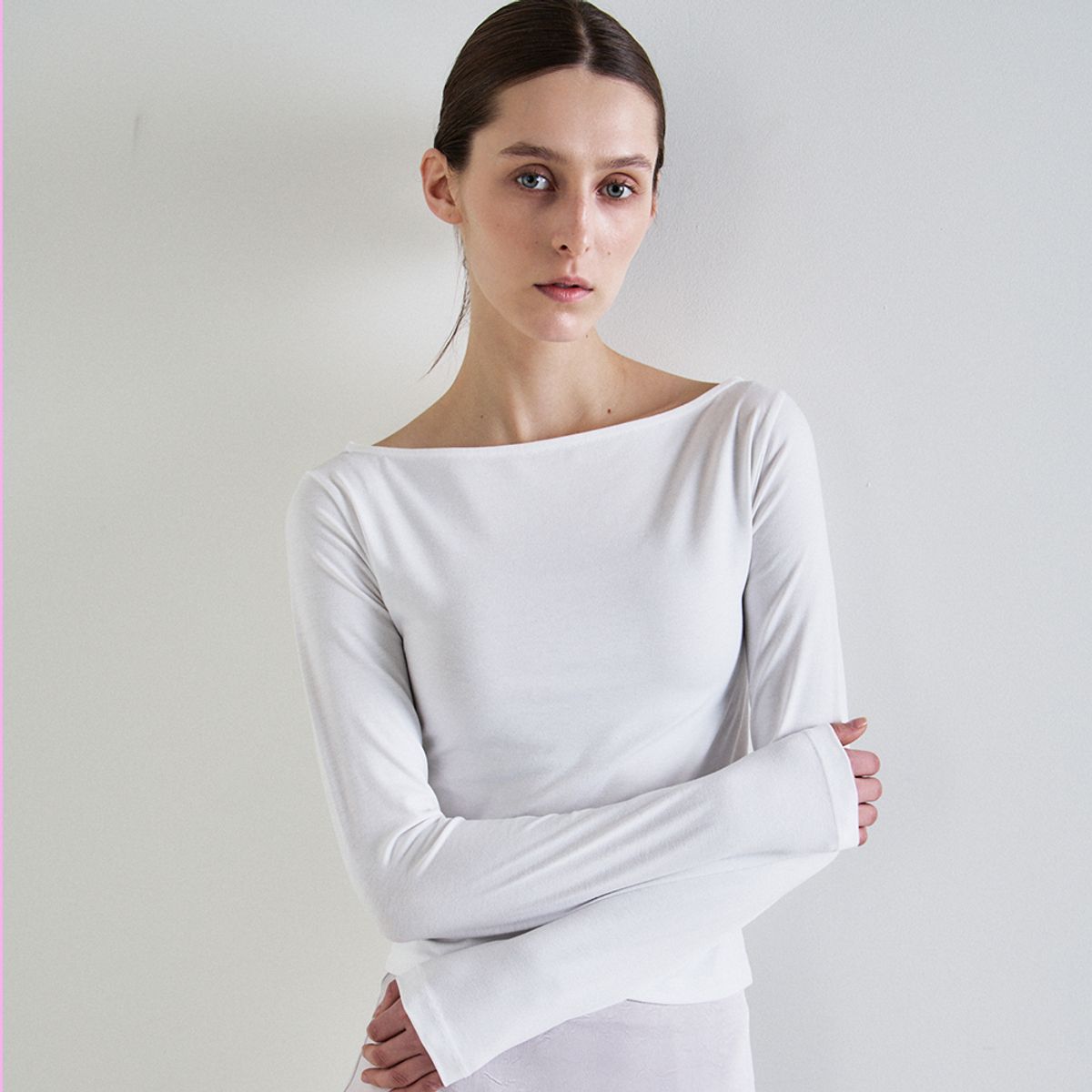 노우드(NOEUD) Bare Offshoulder tee (Ivory)