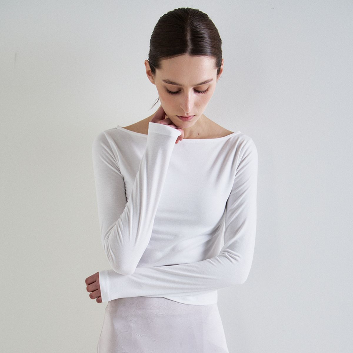 노우드(NOEUD) Bare Offshoulder tee (Ivory)