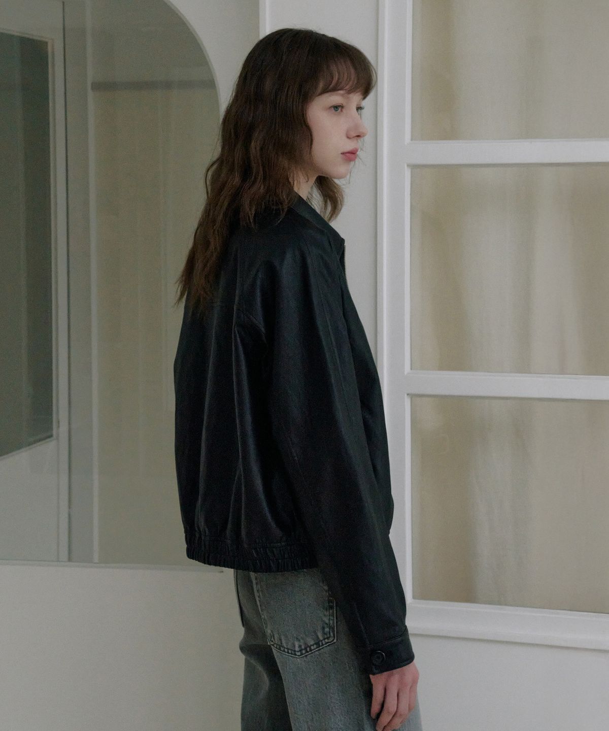 레프트서울(LEFTSEOUL) 신세틱 레더 크롭 래글런 블루종 [블랙]