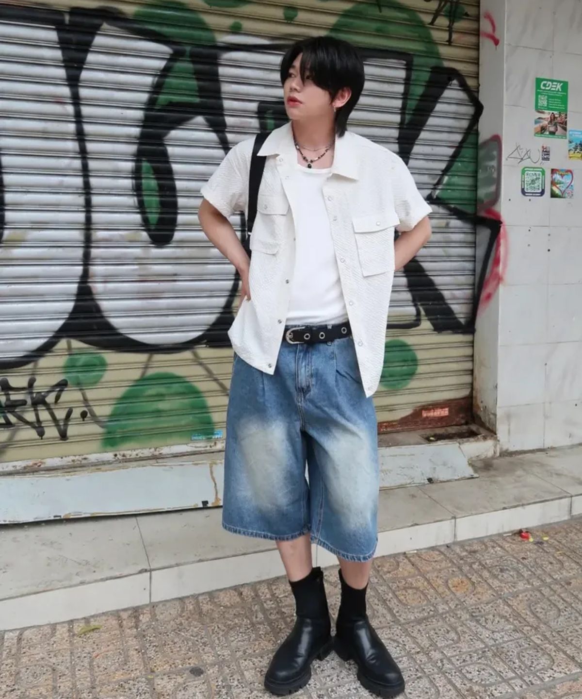 에이지오디(AGOD) 원턱 와이드 슬럽 워싱 데님 버뮤다 쇼츠 [인디고]