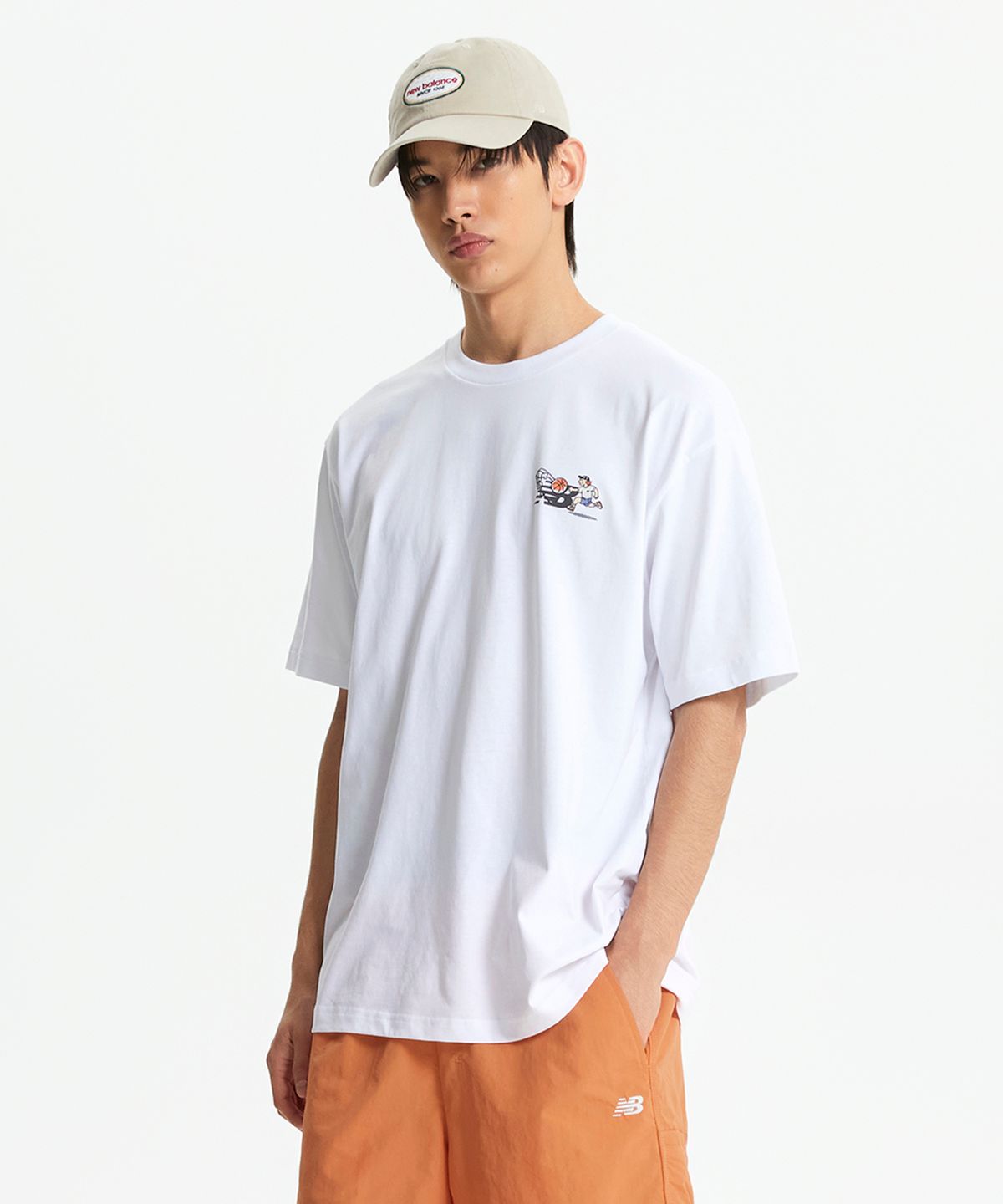 뉴발란스(NEW BALANCE) NBNEGCO205 / UNI NB BOY 바스켓볼 레터링 반팔티 (WHITE)