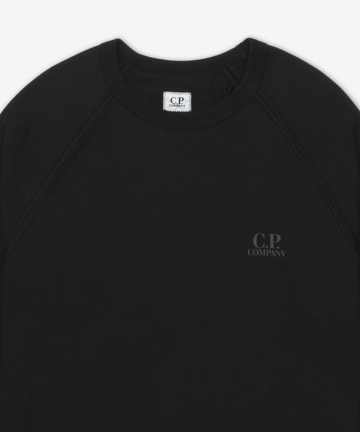 씨피 컴퍼니(CP Company) 라이트 플리스 로고 크루넥 맨투맨 - 블랙 / 18CMSS038A002246G999