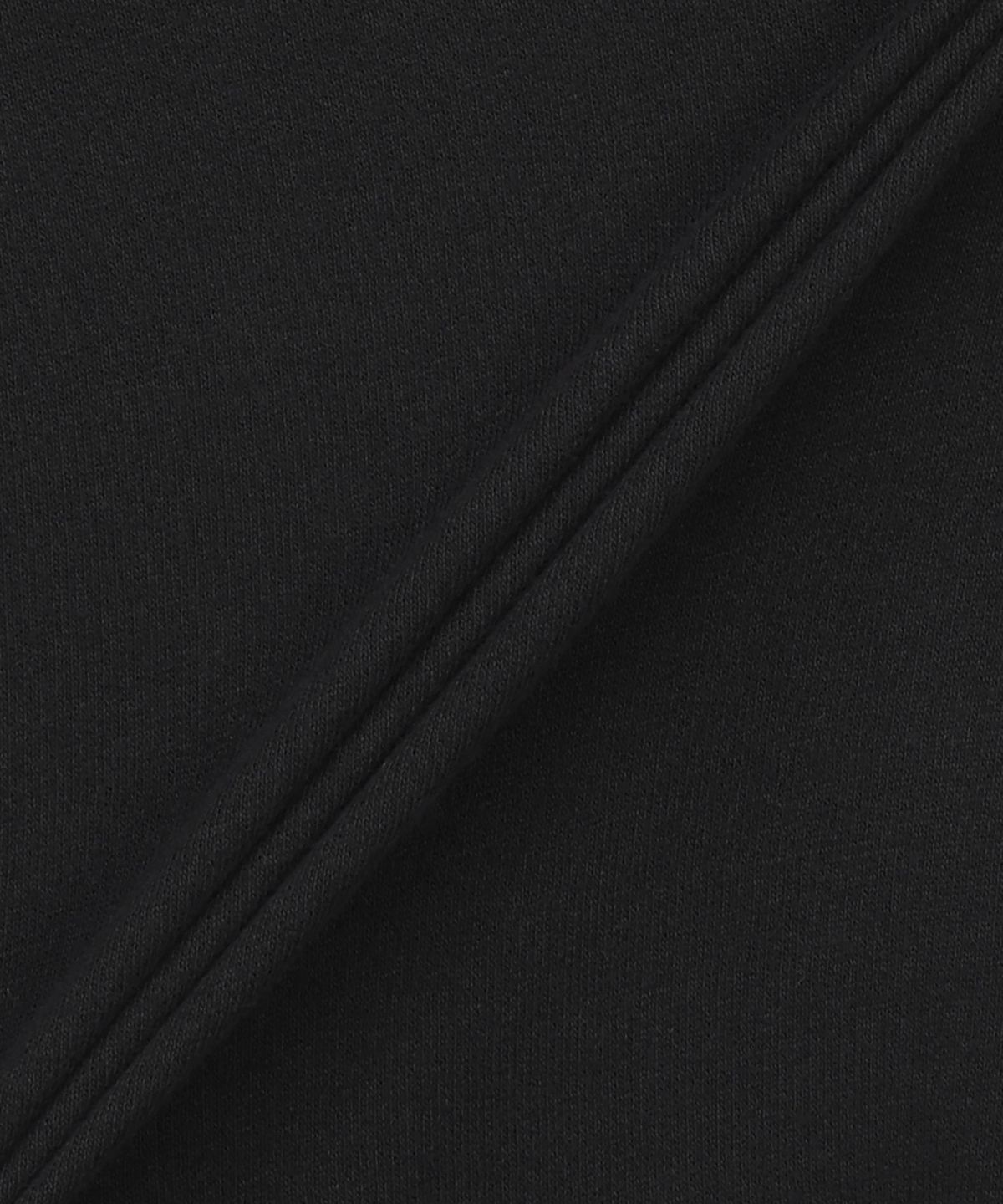 씨피 컴퍼니(CP Company) 라이트 플리스 로고 크루넥 맨투맨 - 블랙 / 18CMSS038A002246G999