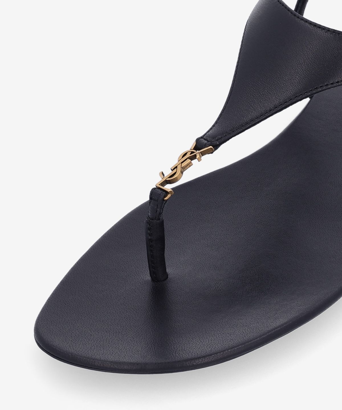 생로랑(SAINT LAURENT) 카상드르 플랫 샌들 - 블랙 / 818293AADF11000