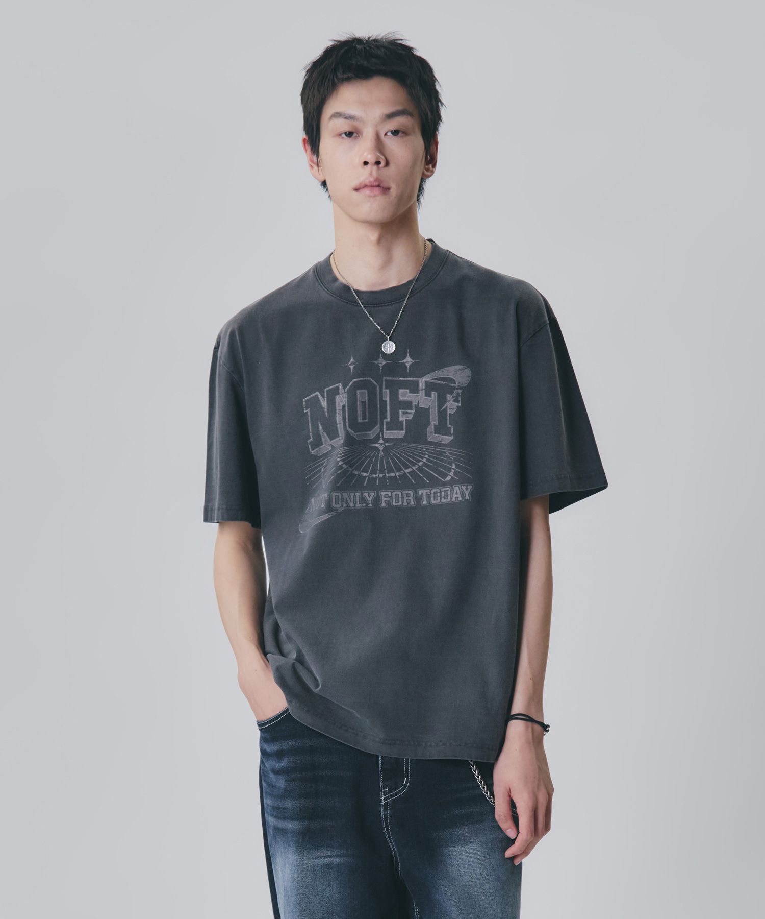5W ゴワット Mui shirts グレー Vuori Men's V1 Logo Short Sleeve Tee – Mountain High Outfitters