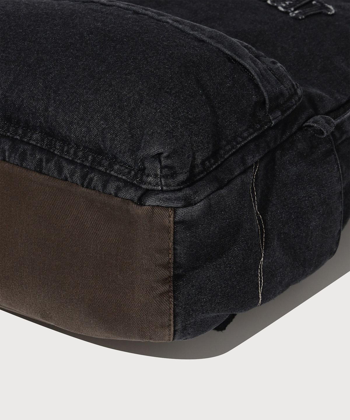커버낫(COVERNAT) 아치 로고 워시드 데님 백팩 Black