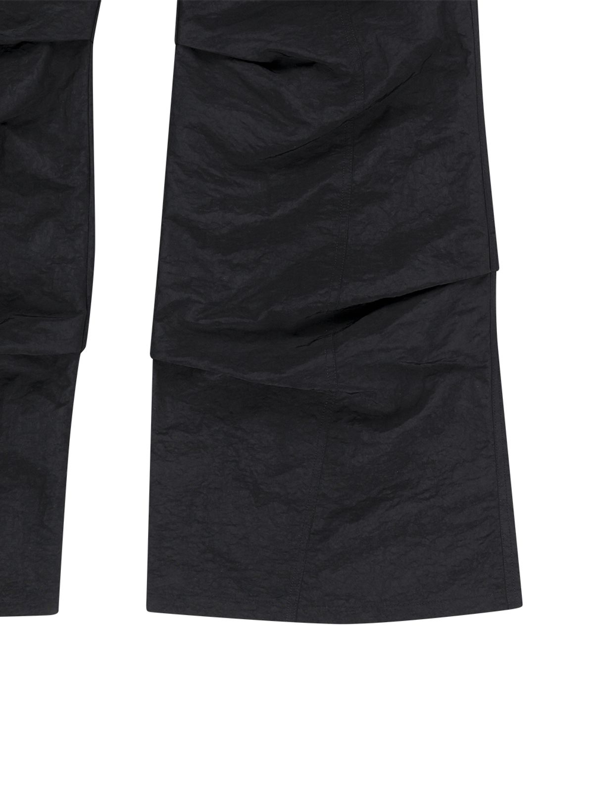 뚜오미오(TUOMIO) TUCKED BOOTSCUT PANTS [BLACK]