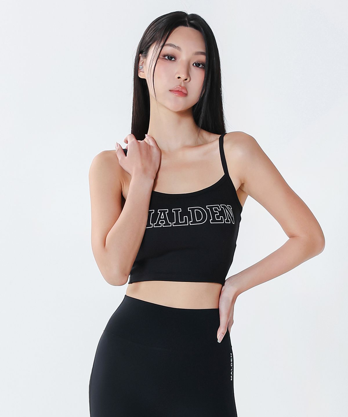 몰든(MALDEN) 텍스트 스트랩 크롭탑