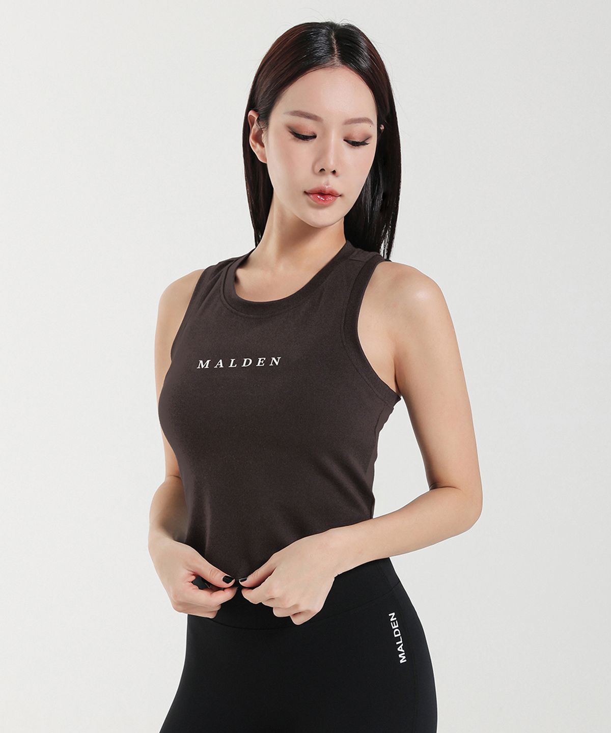 몰든(MALDEN) 스테디 레터링 크롭탑