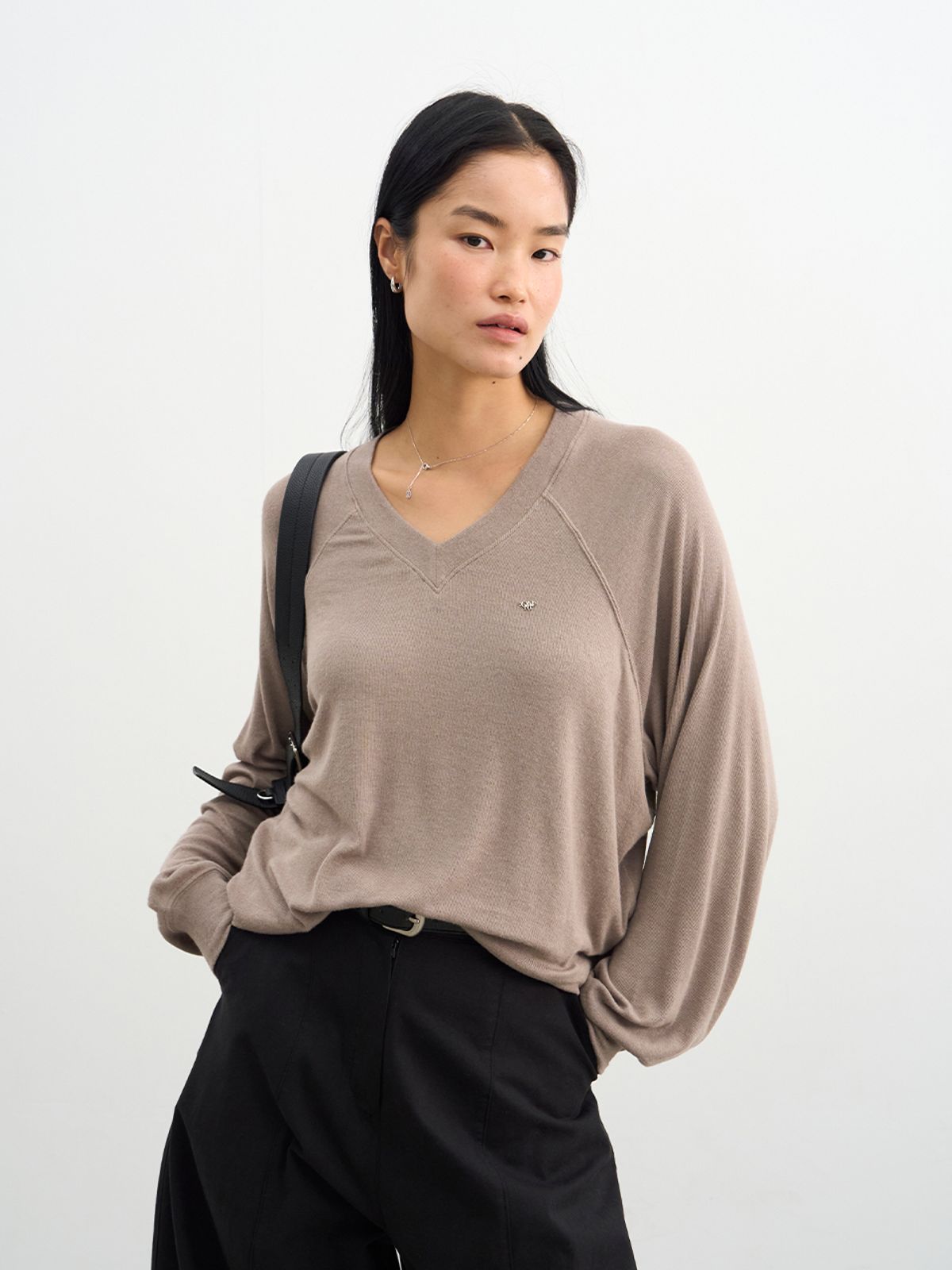 위메농(OUI MAIS NON) Comfort wool V-neck tshirts
