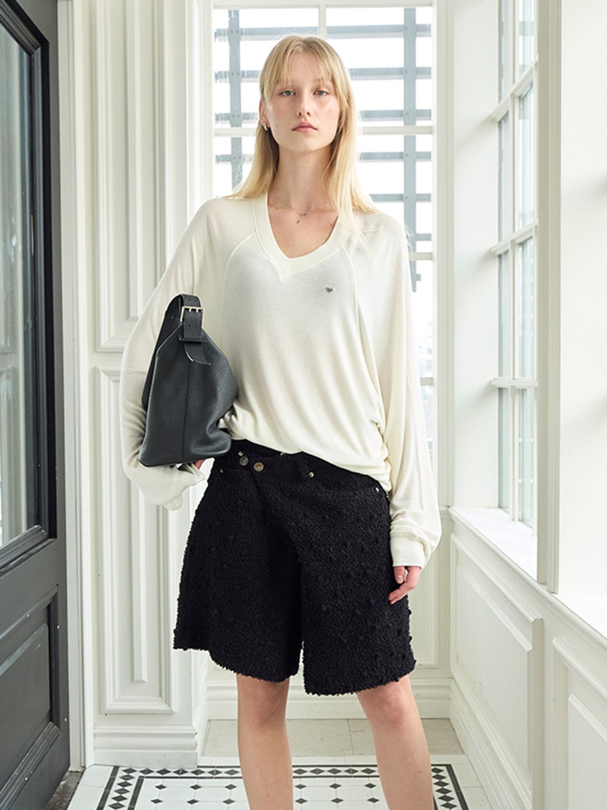 위메농(OUI MAIS NON) Comfort wool V-neck tshirts