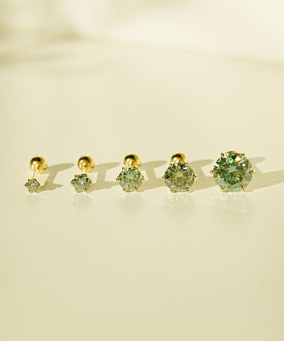 미니멀피어싱(MINIMALPIERCING) 14K 모이사나이트 다이아 그린 노블 피어싱 귀걸이