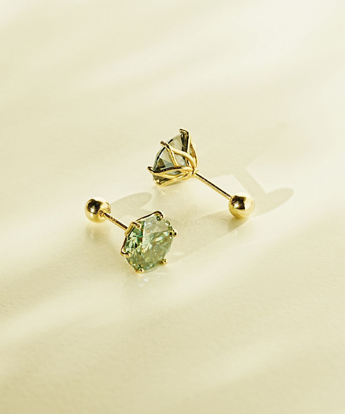 미니멀피어싱(MINIMALPIERCING) 14K 모이사나이트 다이아 그린 노블 피어싱 귀걸이