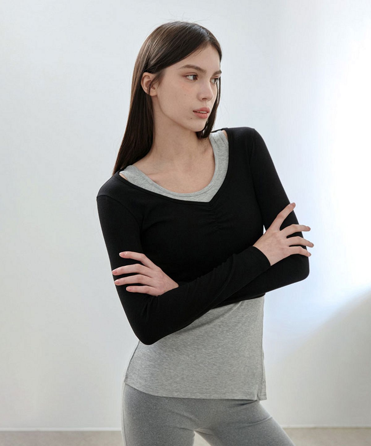 데비웨어(DEVIWEAR) 여성 요가복 DEVI-T0126-블랙 필라테스 줄리 셔링 롱슬리브